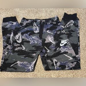 Boy’s Nike sweatpants